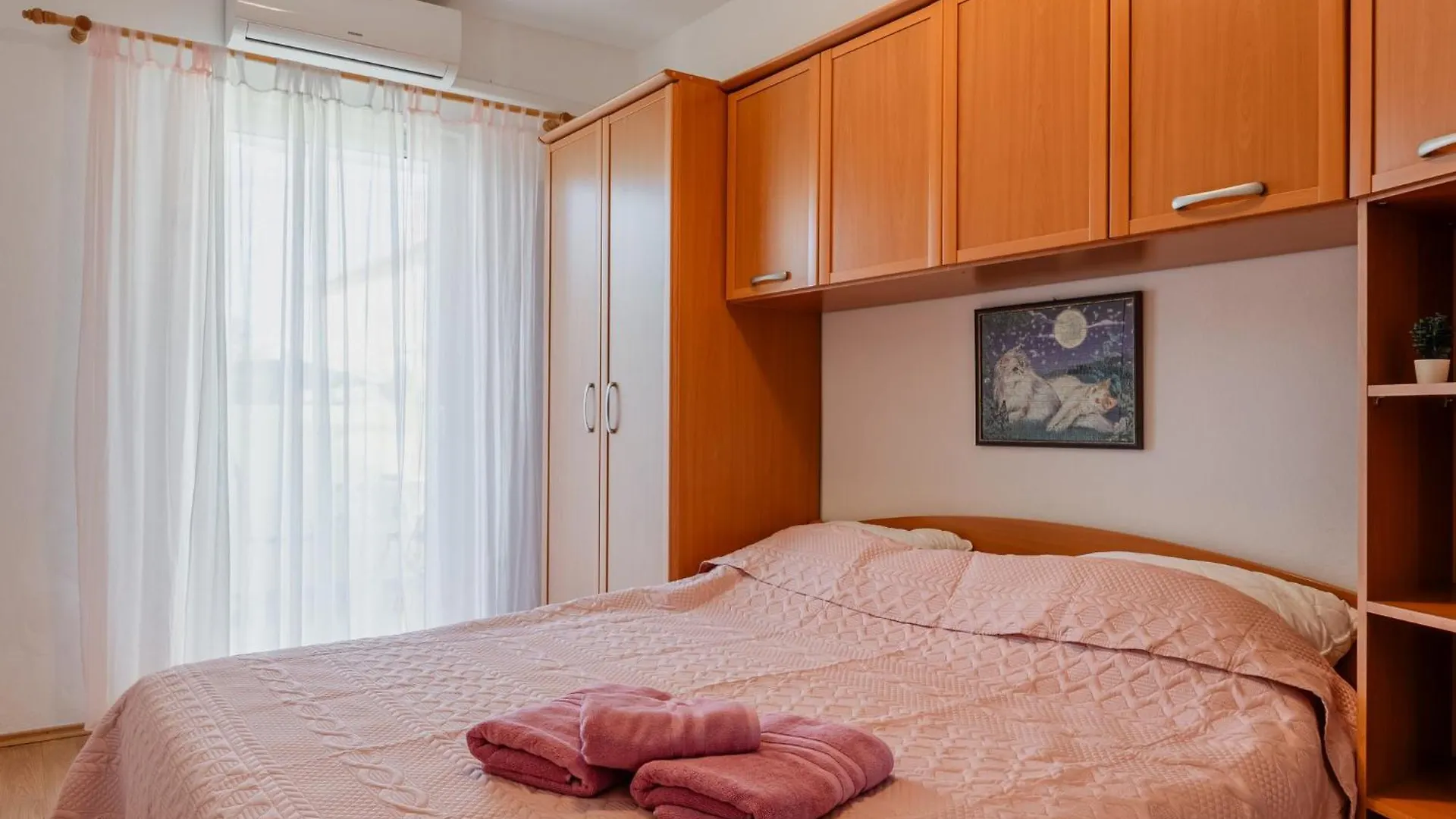Apartments Kapovic Vir 0*,